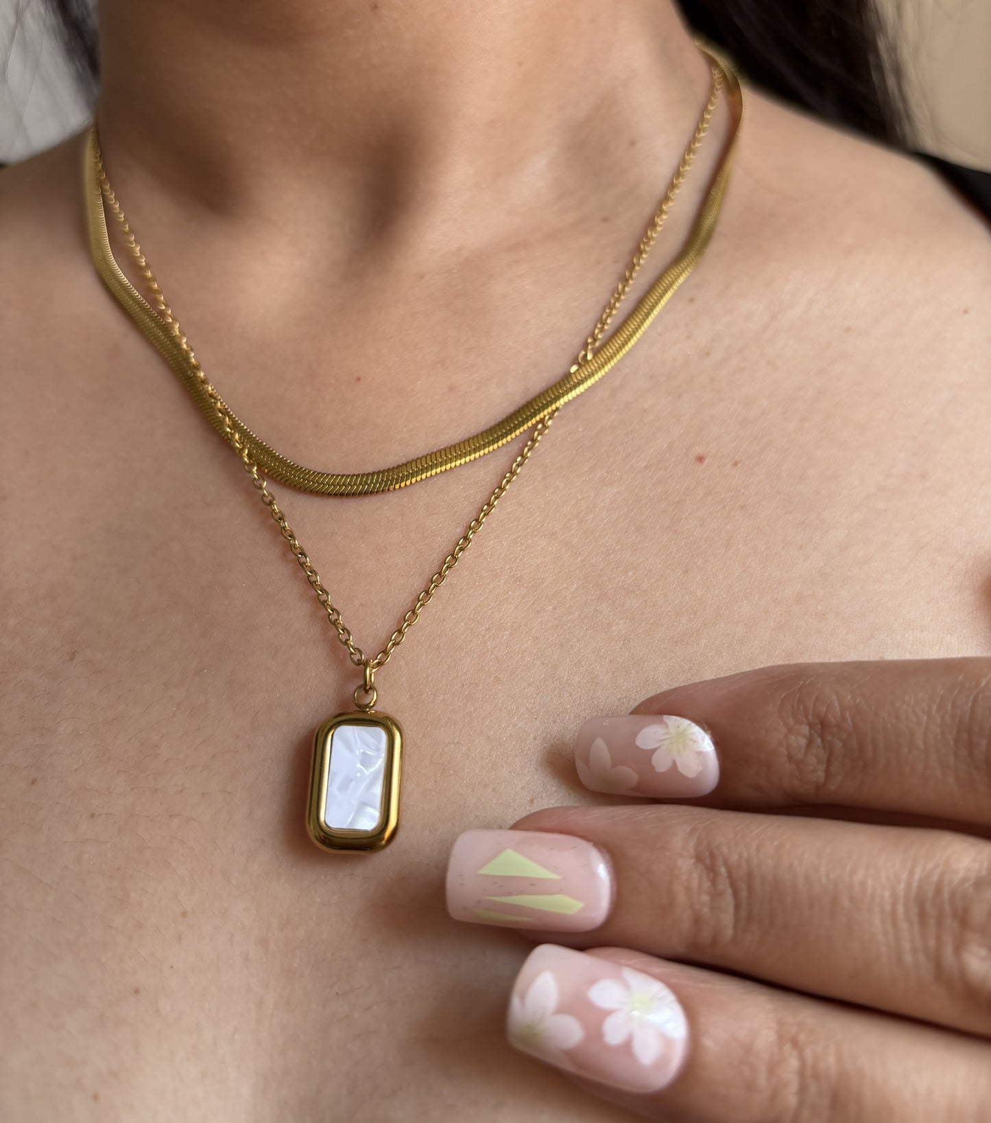 White double layered necklace