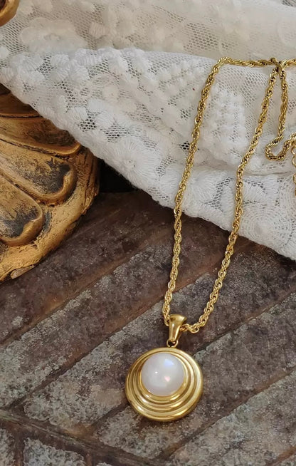 Bold Pearl Necklace