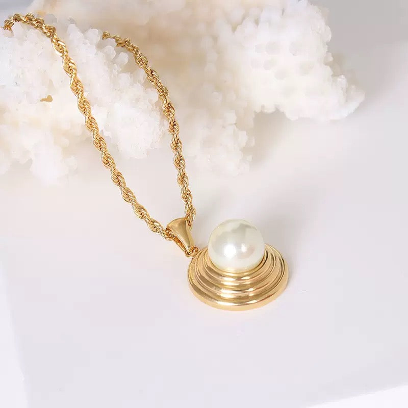 Bold Pearl Necklace