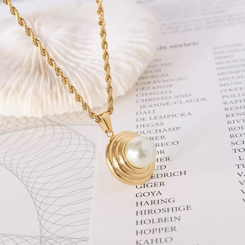 Bold Pearl Necklace