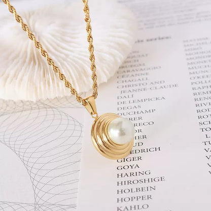 Bold Pearl Necklace