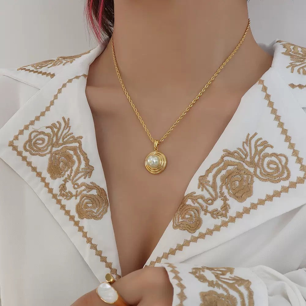 Bold Pearl Necklace