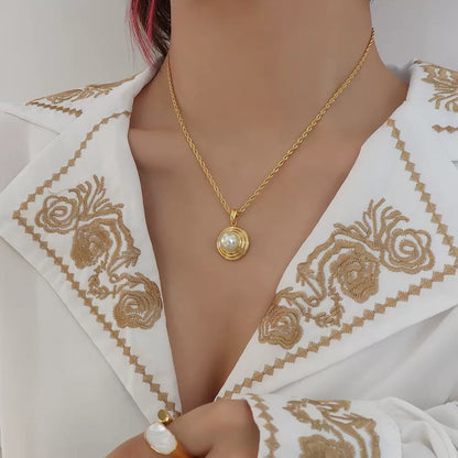 Bold Pearl Necklace