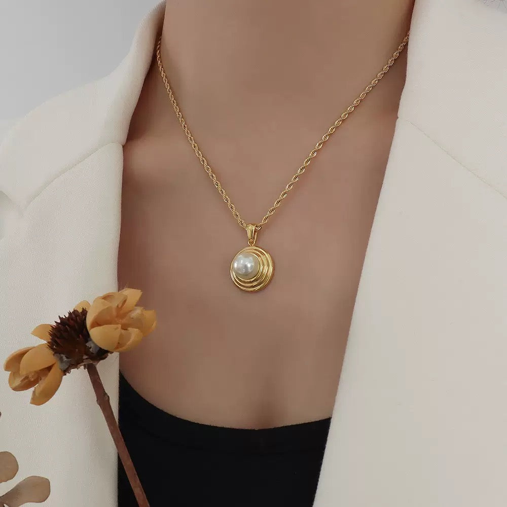 Bold Pearl Necklace