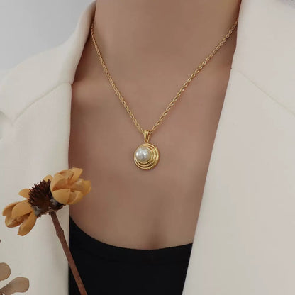 Bold Pearl Necklace