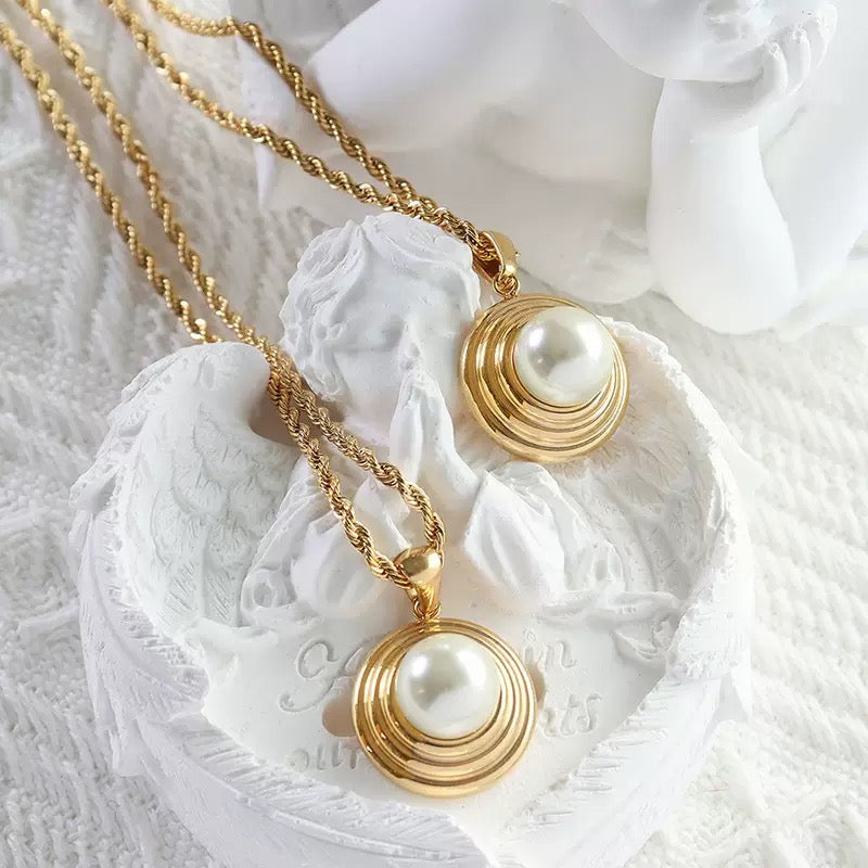 Bold Pearl Necklace