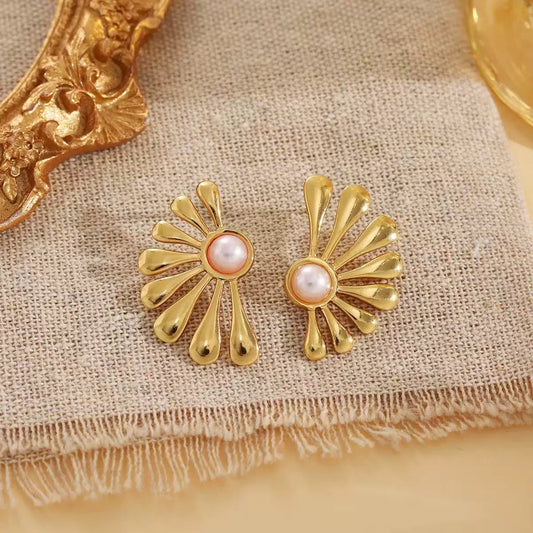 Daisy Gleam Studs