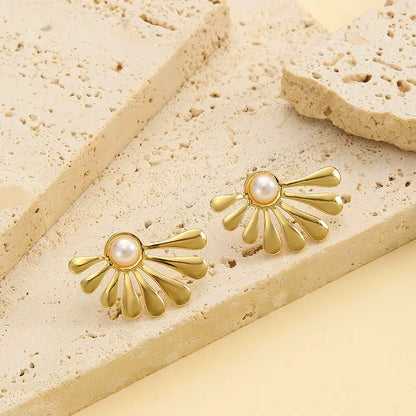 Daisy Gleam Studs