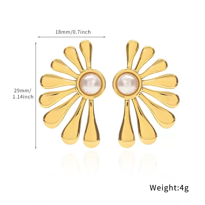 Daisy Gleam Studs