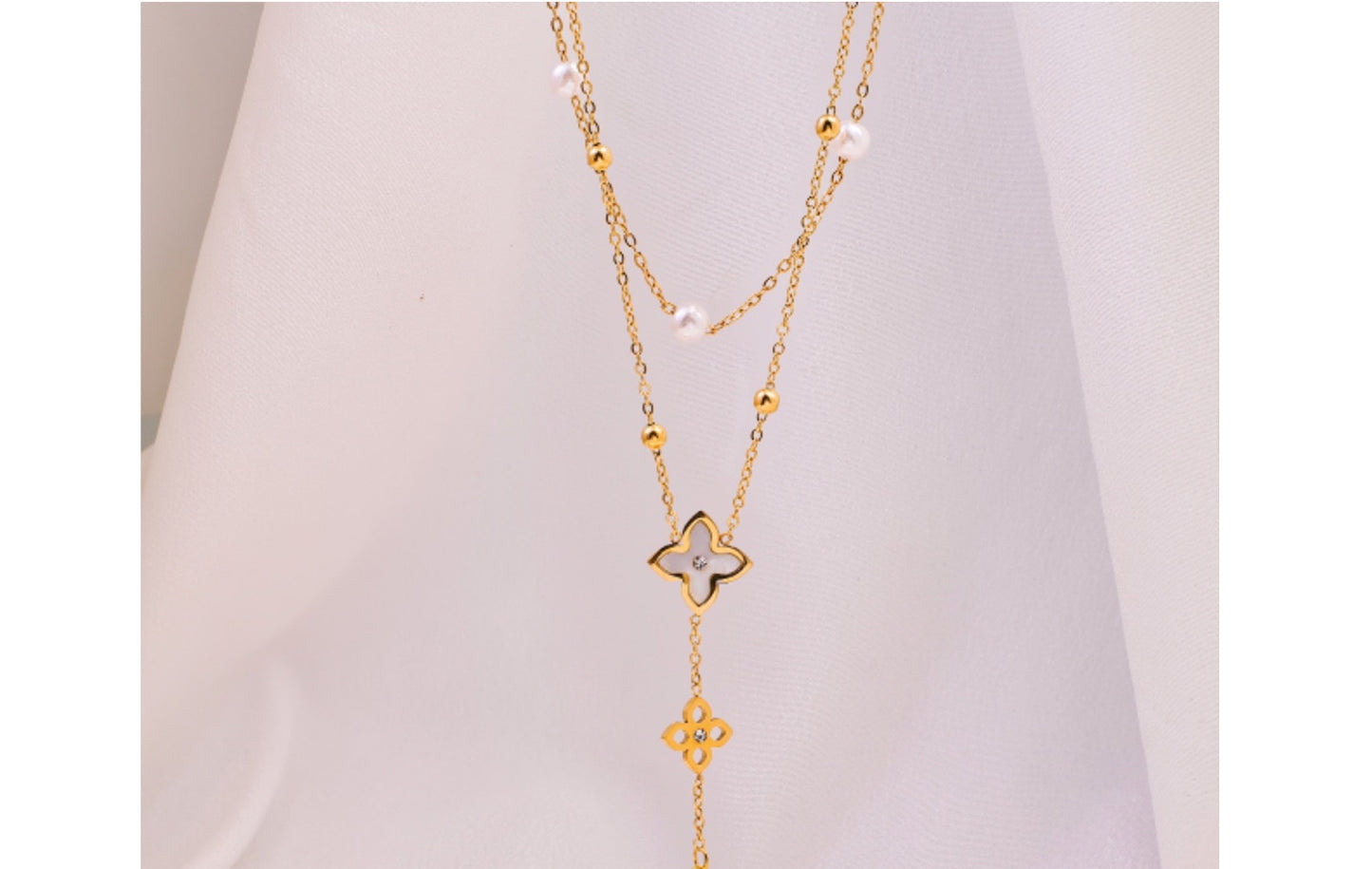 Clover pearl necklace