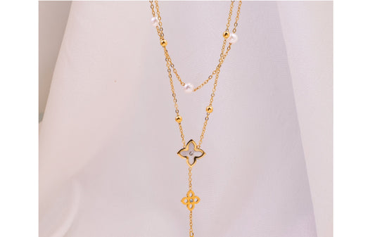 Clover pearl necklace