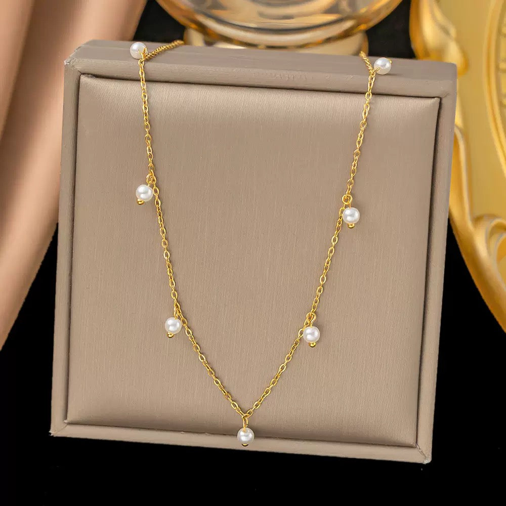 Luna Pearl Necklace