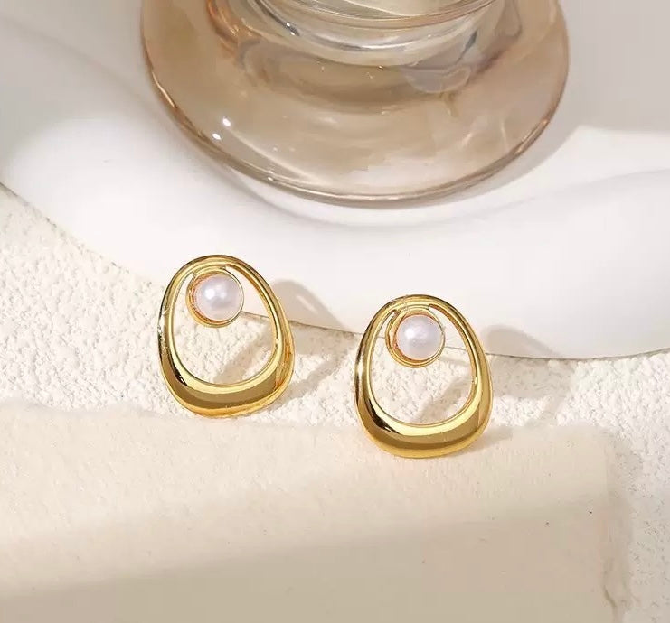 Opalina Studs