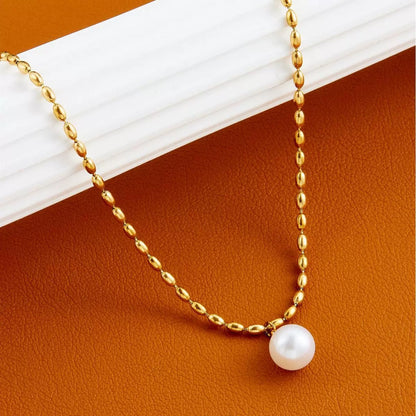 Pearl Embrace Necklace