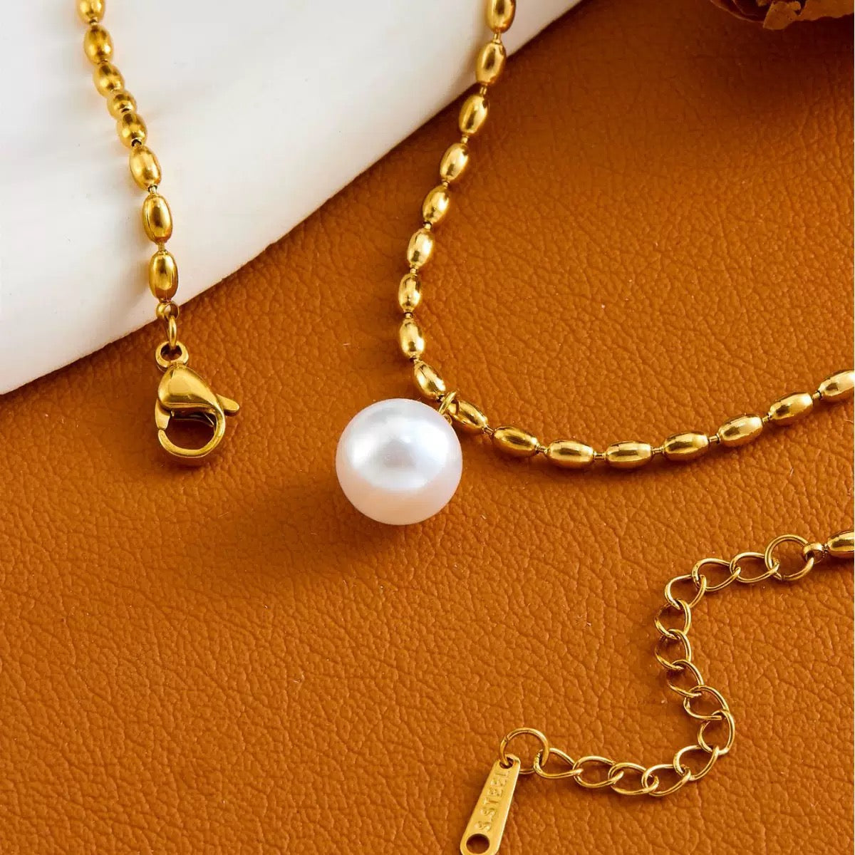Pearl Embrace Necklace