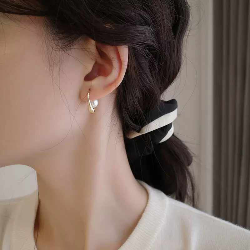 Pearl Teardrop Earrings